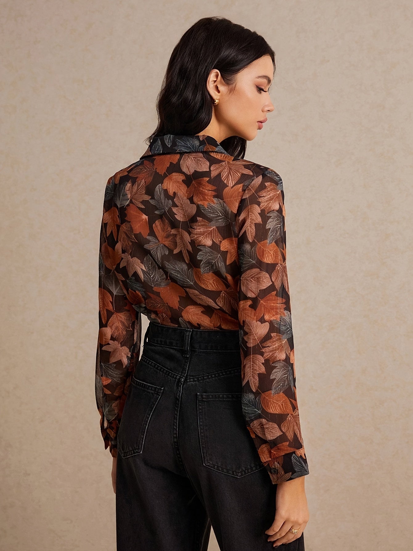 Beautifully Finished Blouse in a Timeless Design