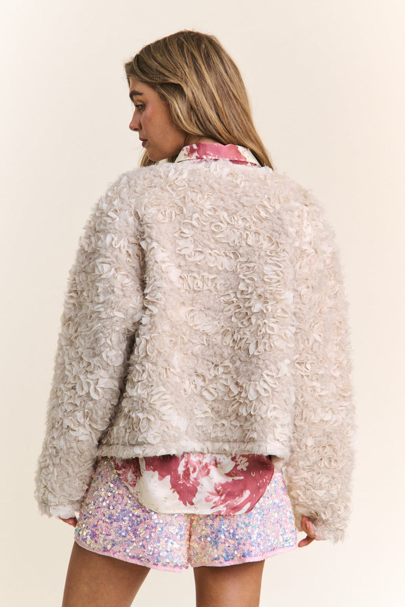 Well Tailored Jacket with a Graceful Silhouette