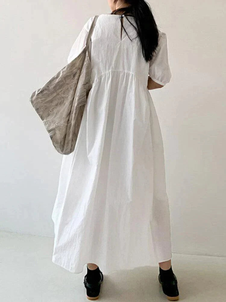 Effortlessly Elegant Dress with a Timeless Design
