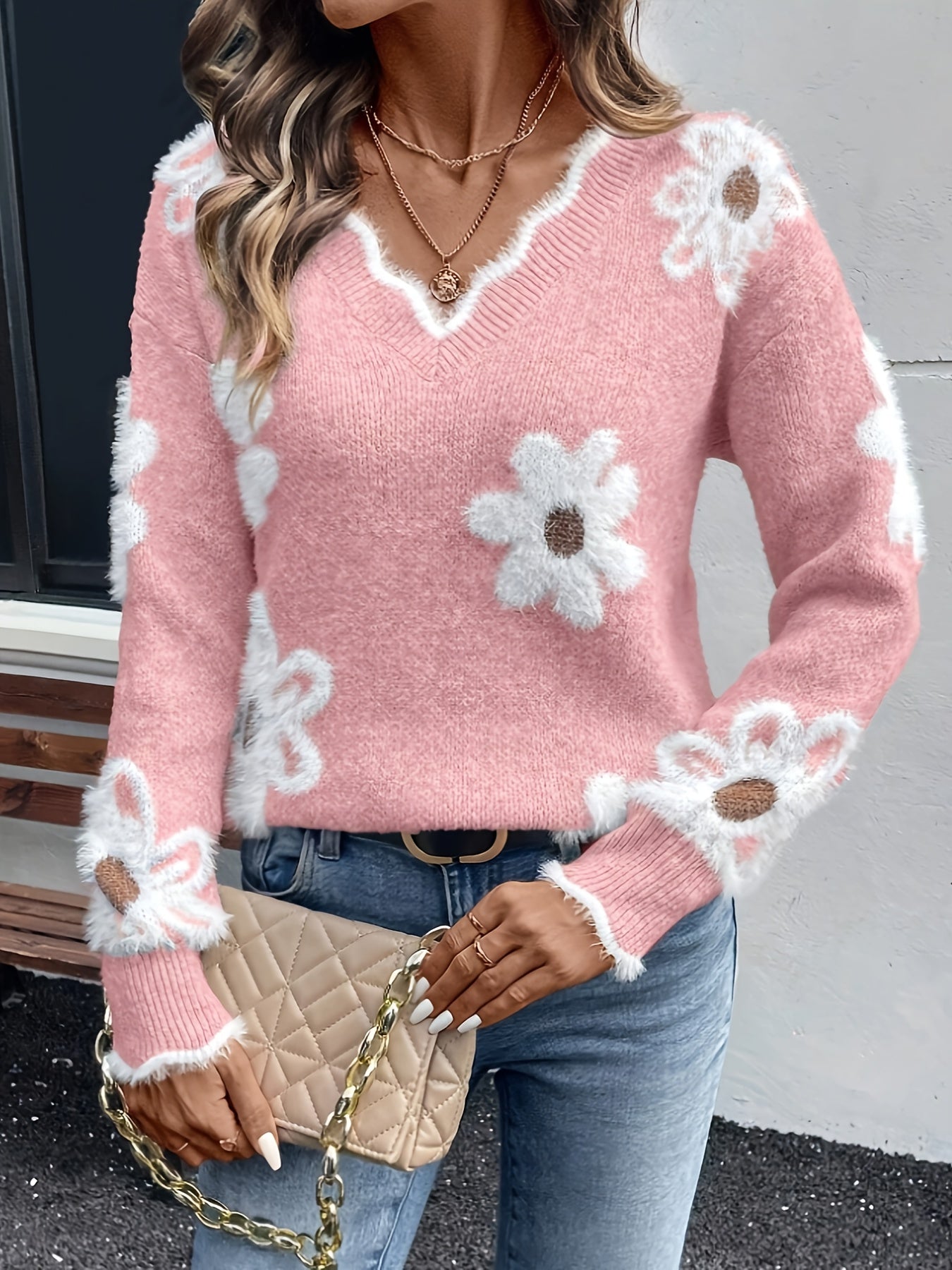 Well Tailored Sweater with a Graceful Silhouette