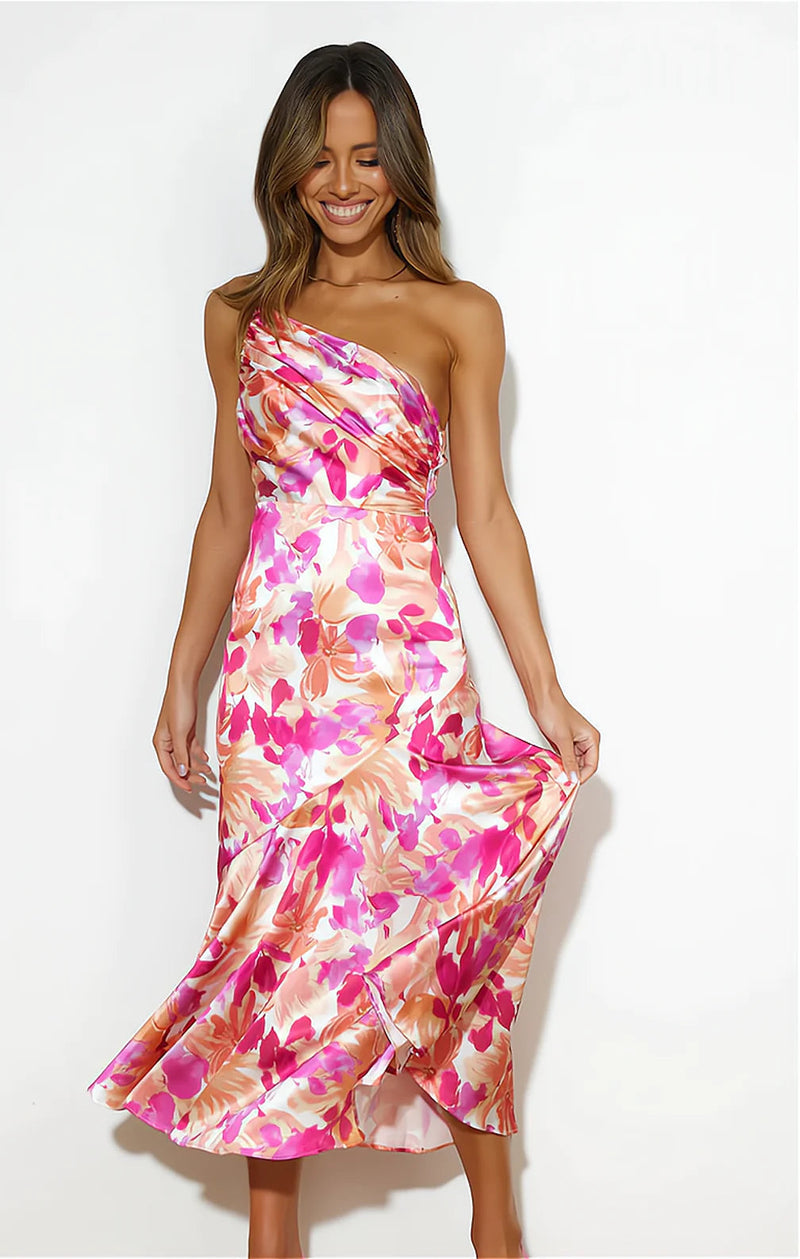 Well Tailored Dress with a Graceful Silhouette