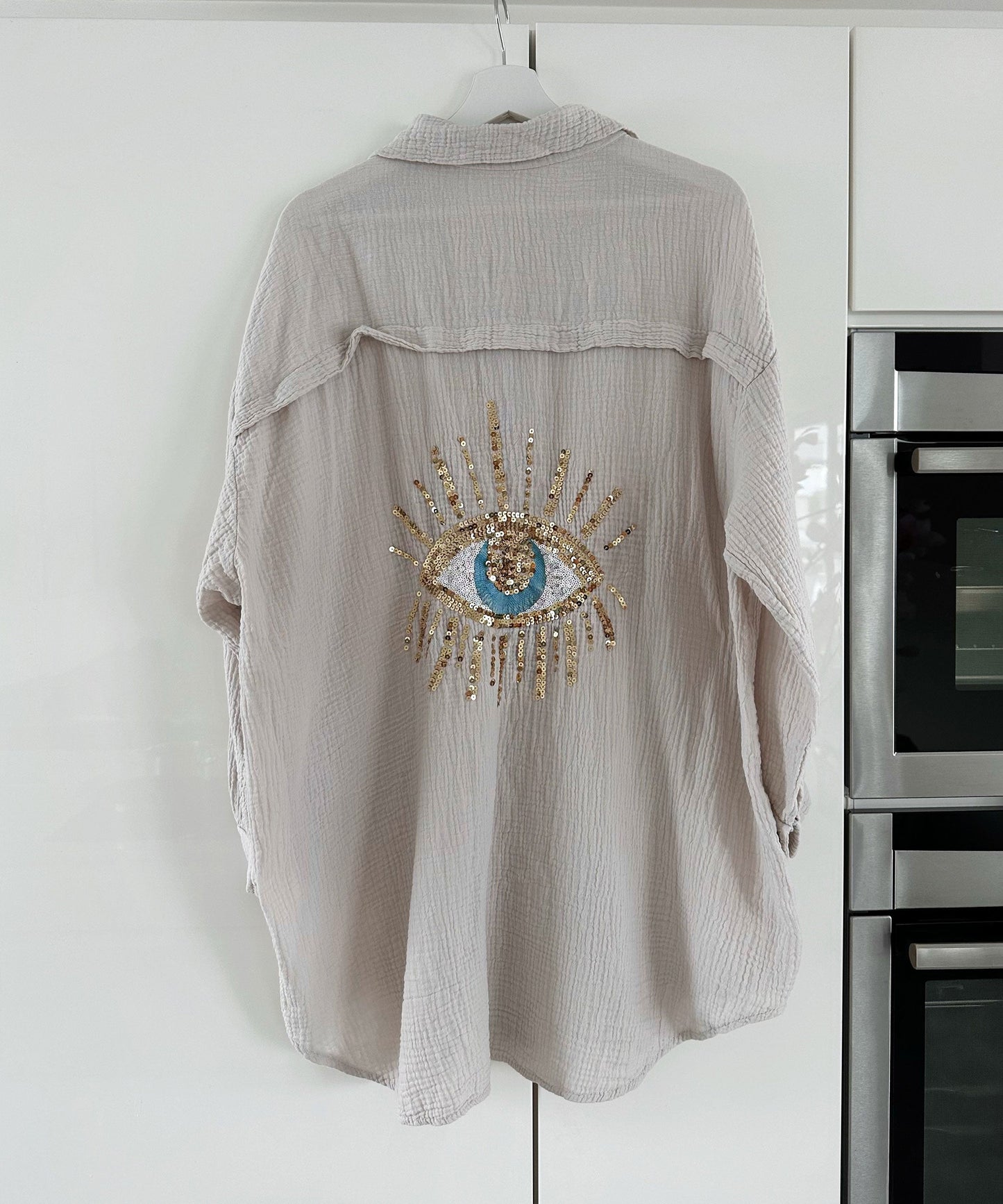 Gracefully Styled Blouse for Any Occasion