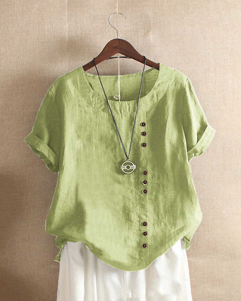 Classic Vintage Blouse with a Flattering Fit