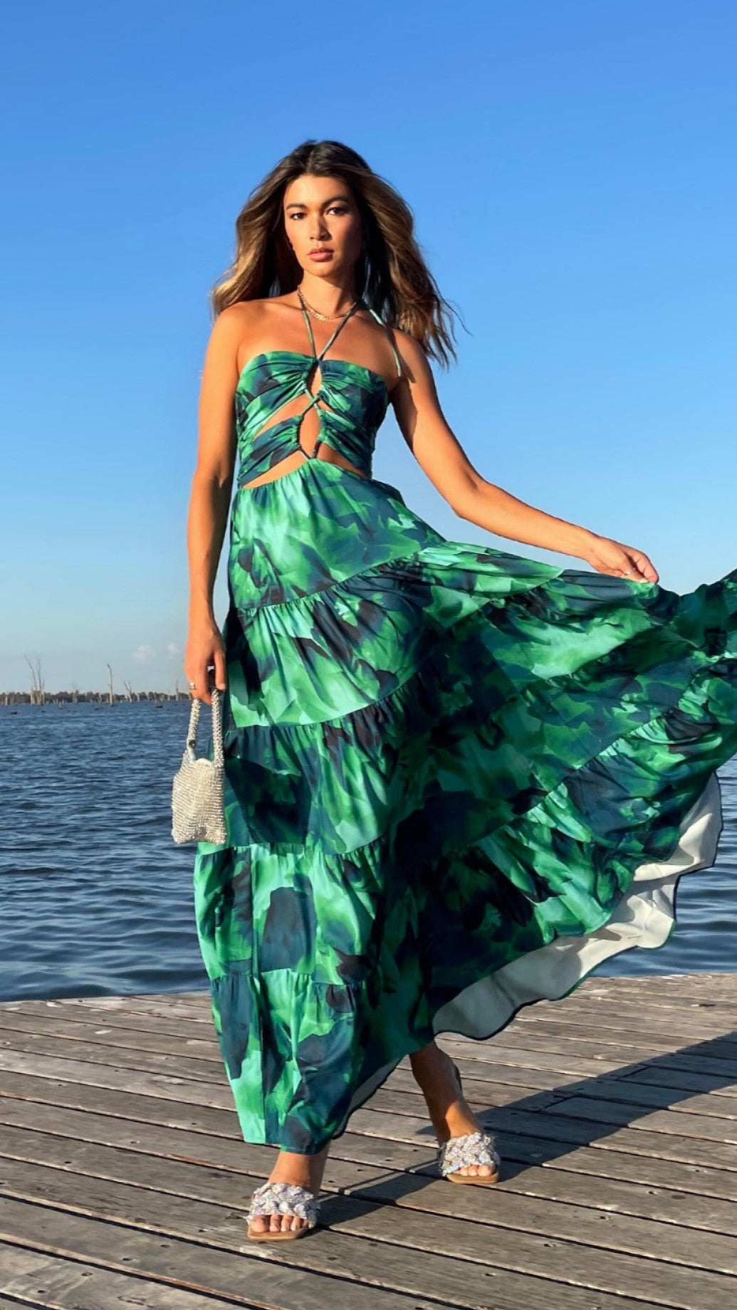 Effortlessly Elegant Dress with a Timeless Design
