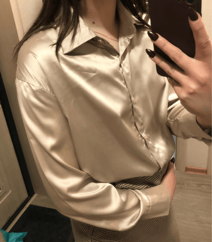 Classic Vintage Blouse with a Flattering Fit