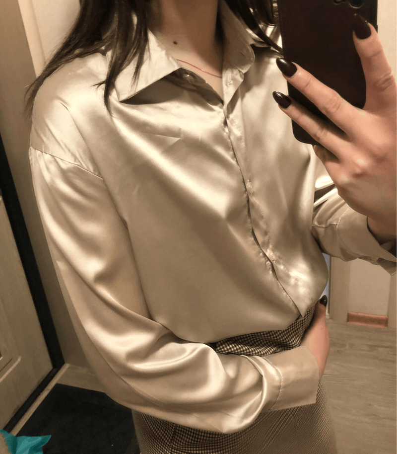 Classic Vintage Blouse with a Flattering Fit