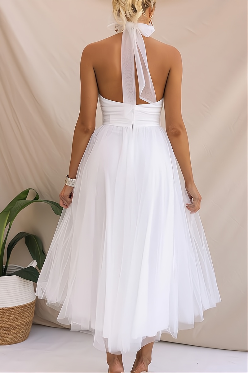 Beautifully Finished Dress in a Timeless Design