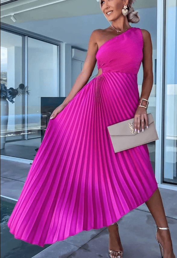 Well Tailored Dress with a Graceful Silhouette