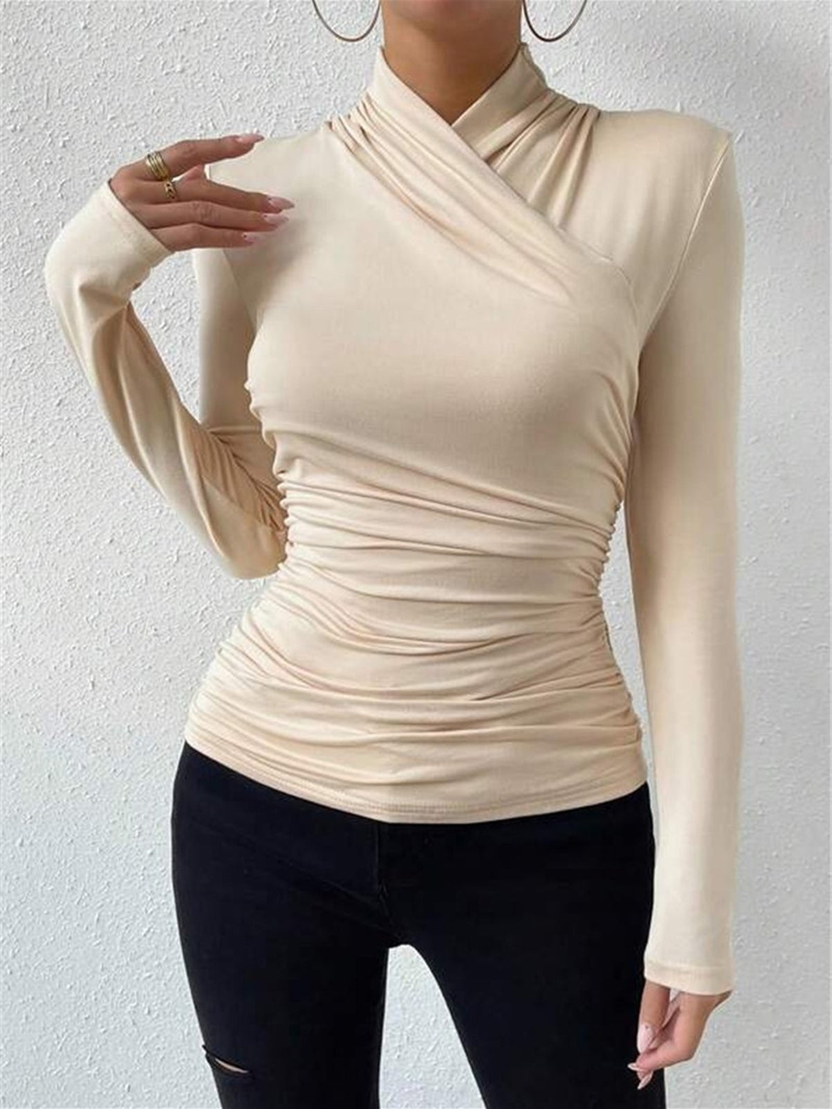 Well Tailored T-Shirt with a Graceful Silhouette