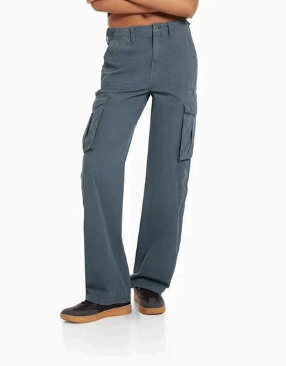Effortlessly Elegant Pants with a Timeless Design