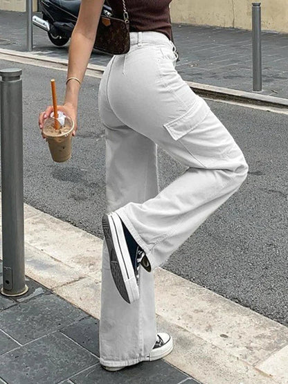 Effortlessly Elegant Pants with a Timeless Design