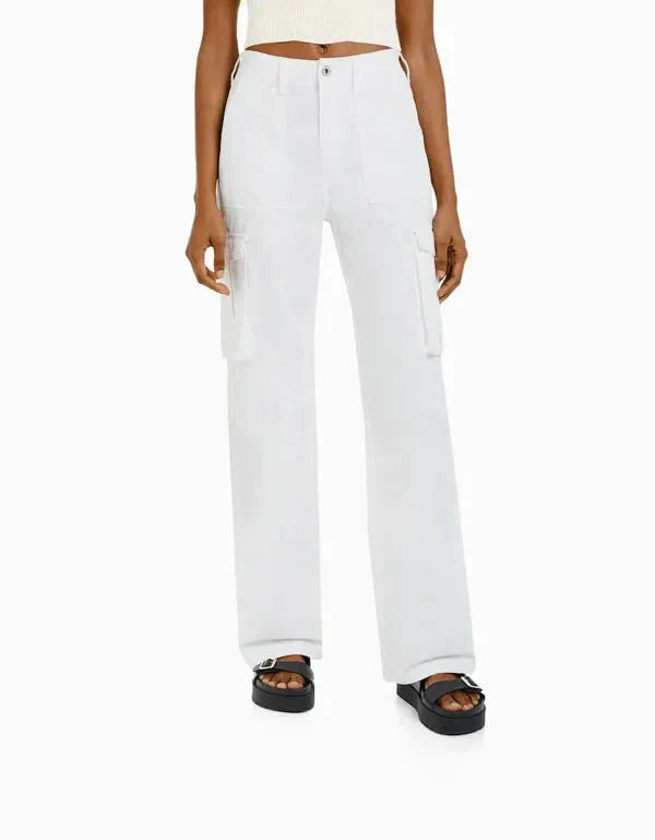 Effortlessly Elegant Pants with a Timeless Design