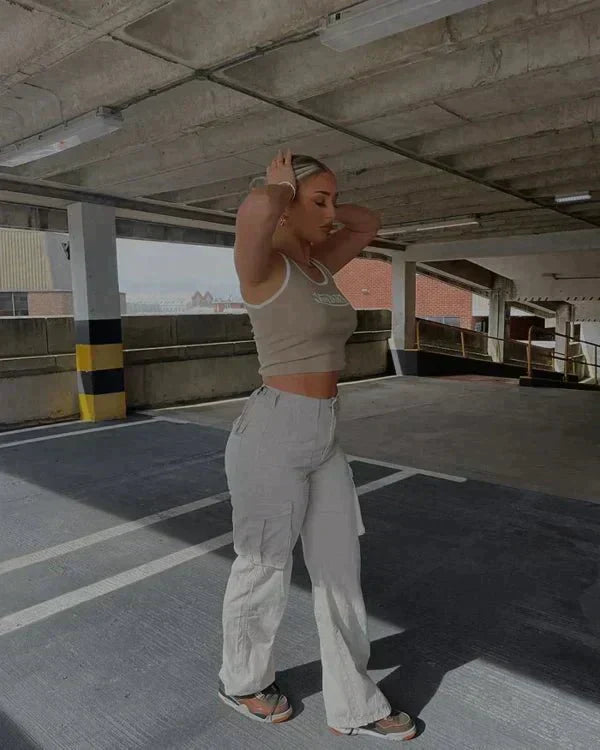 Effortlessly Elegant Pants with a Timeless Design