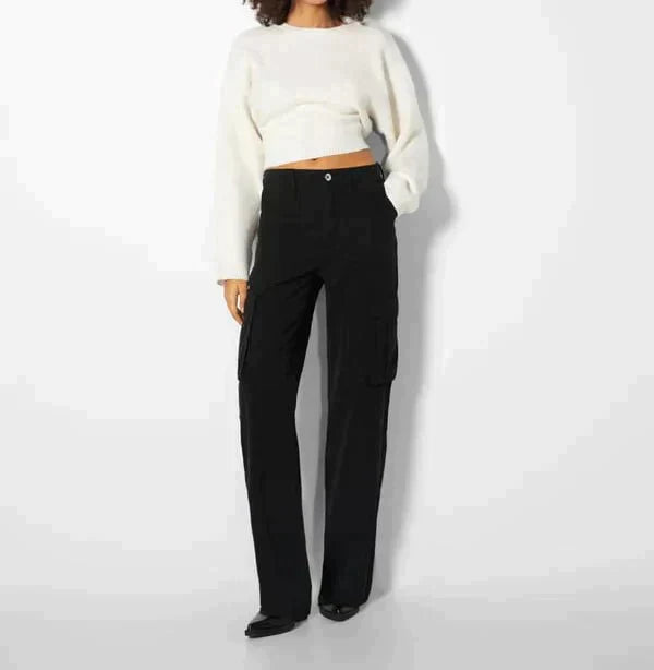 Effortlessly Elegant Pants with a Timeless Design