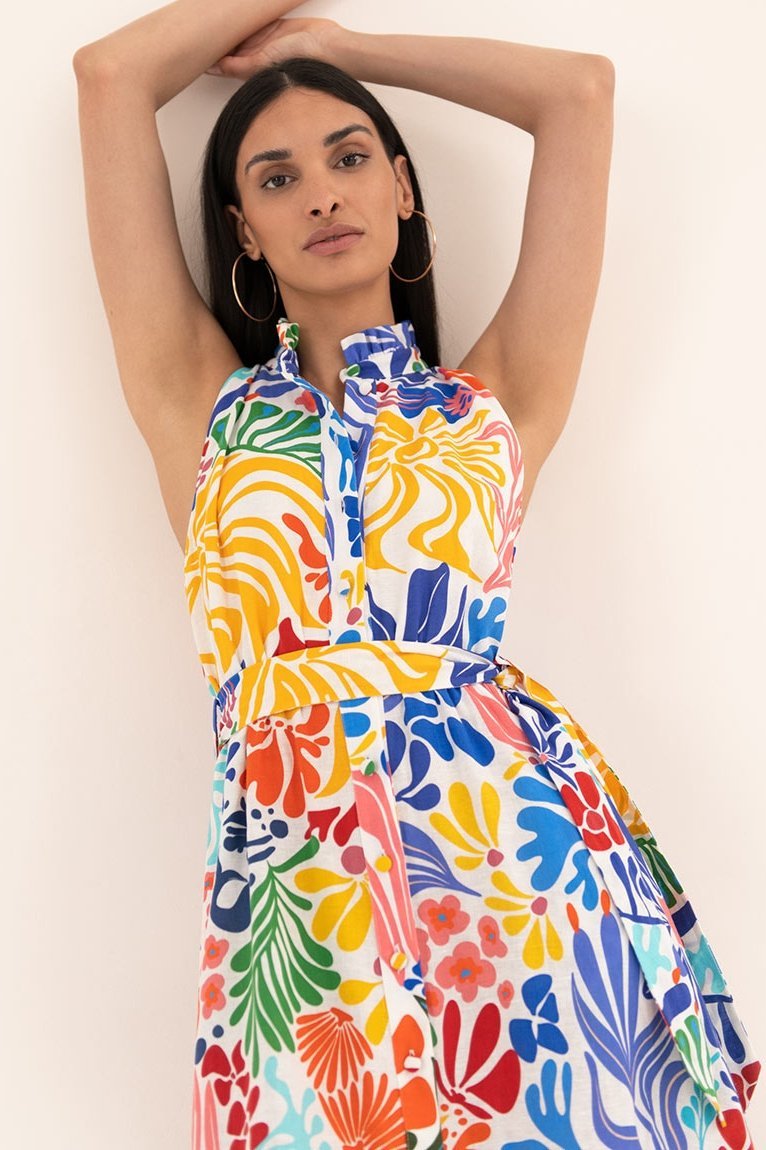 Effortlessly Elegant Dress with a Timeless Design