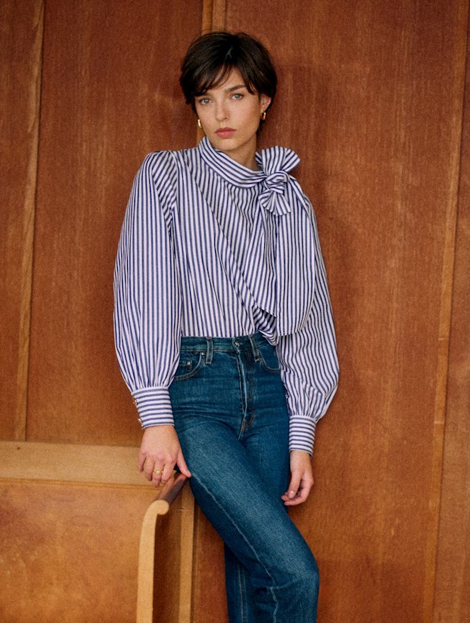Effortlessly Elegant Blouse with a Timeless Design