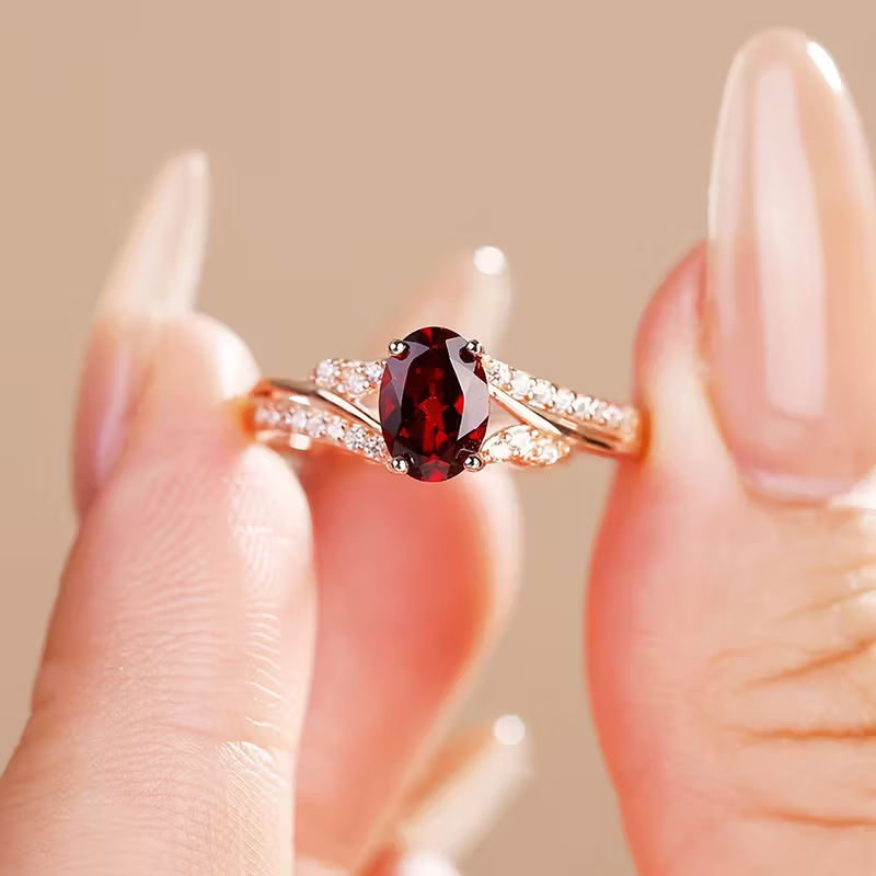 Hurmaava Sormus jokaiseen tilaisuuteen