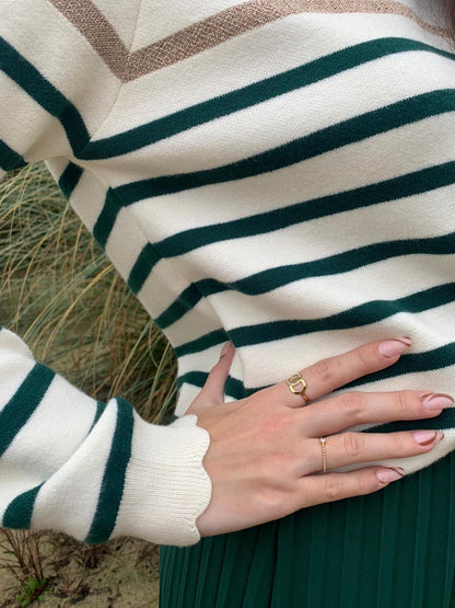 Effortlessly Elegant Sweater with a Timeless Design