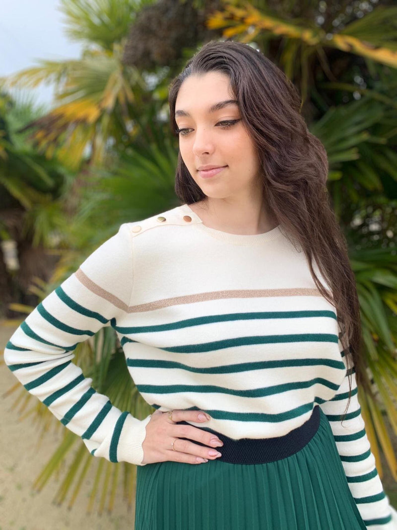 Effortlessly Elegant Sweater with a Timeless Design