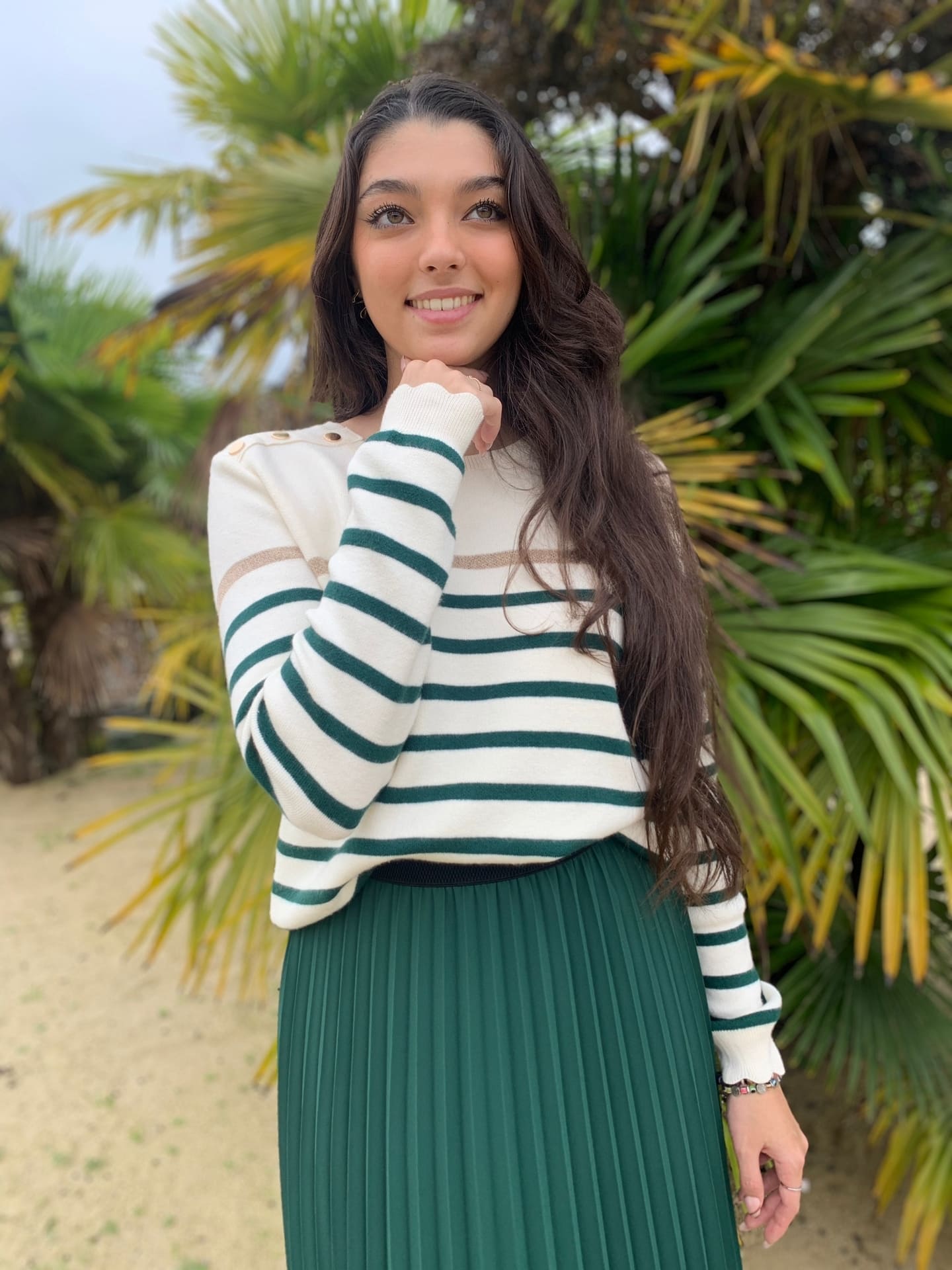 Effortlessly Elegant Sweater with a Timeless Design