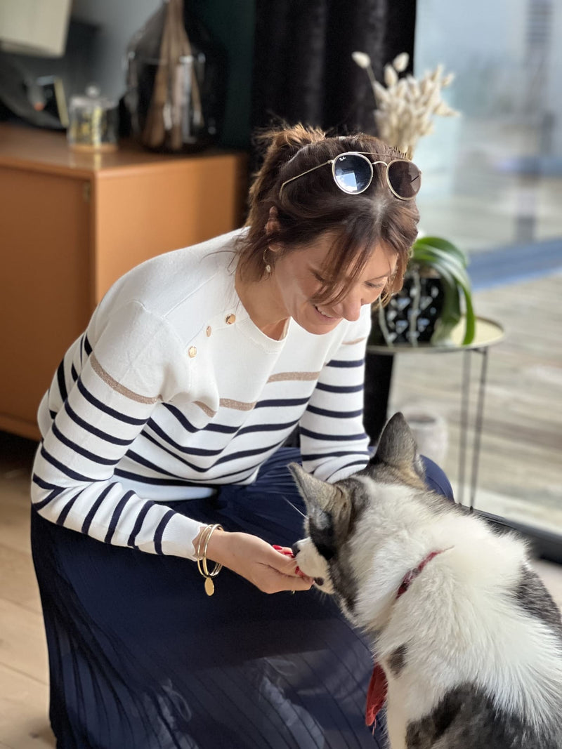 Effortlessly Elegant Sweater with a Timeless Design