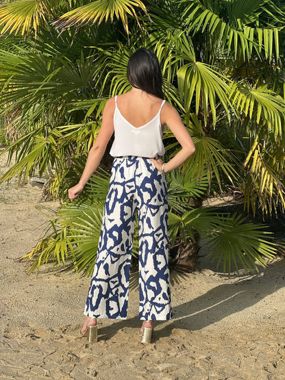Sophisticated Trousers with a Clean Classic Look