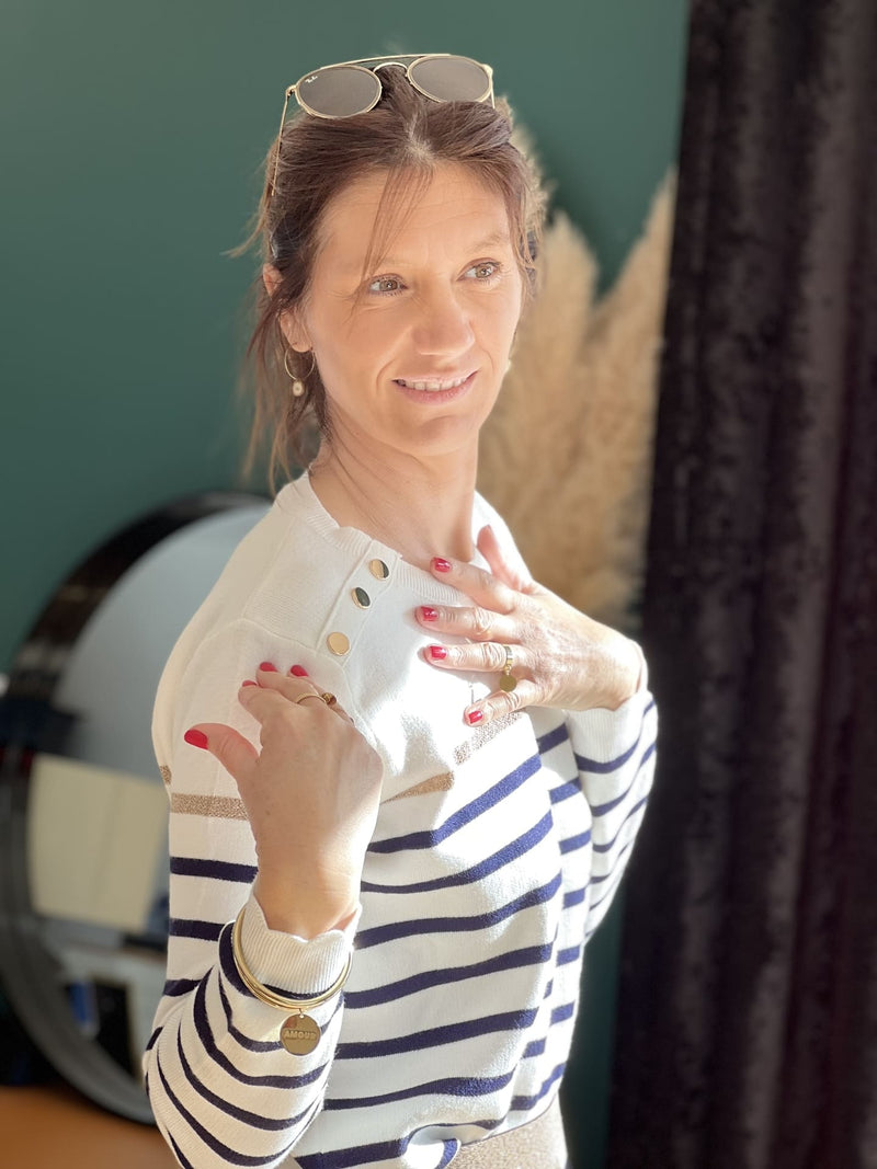 Effortlessly Elegant Sweater with a Timeless Design