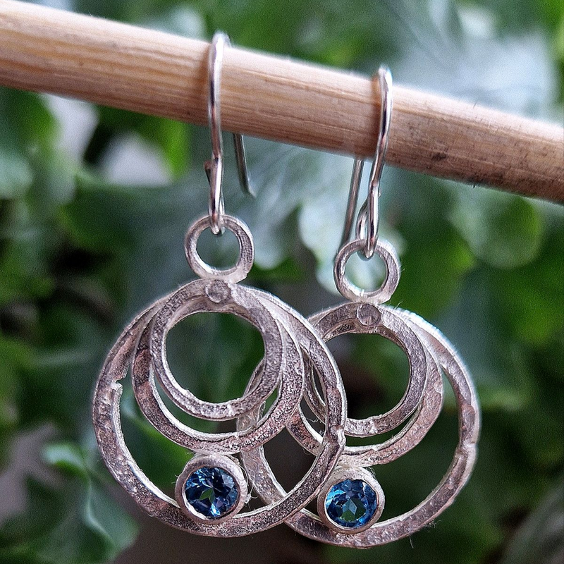 Elegantti Hopea Korvarengas jokaiseen tilaisuuteen