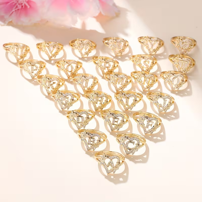 Romanttinen Kulta Sormus erityisiin hetkiin