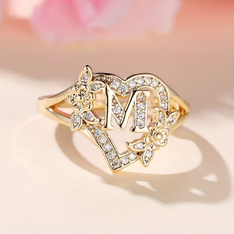 Romanttinen Kulta Sormus erityisiin hetkiin