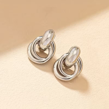 Kaunis Kulta Korvarengas ainutlaatuisella tyylillä