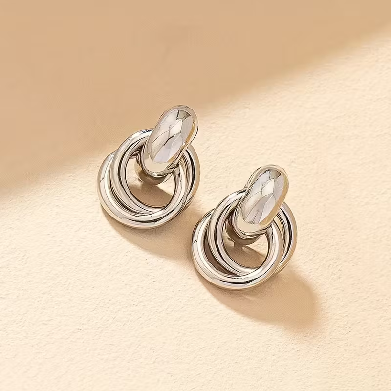 Kaunis Kulta Korvarengas ainutlaatuisella tyylillä