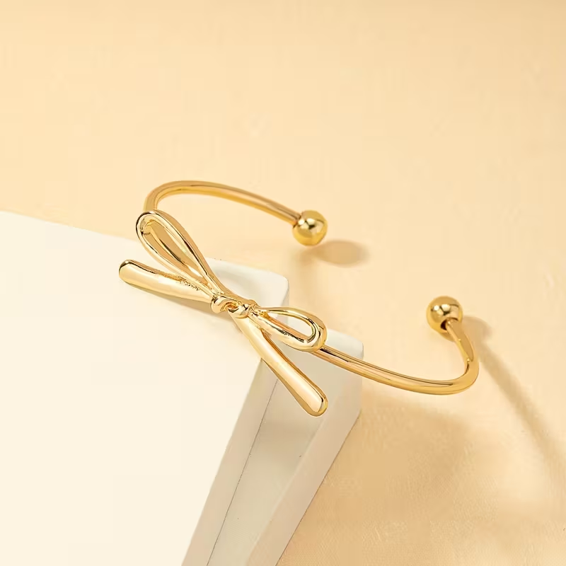 Vintage Gold Bow Open Bracelet