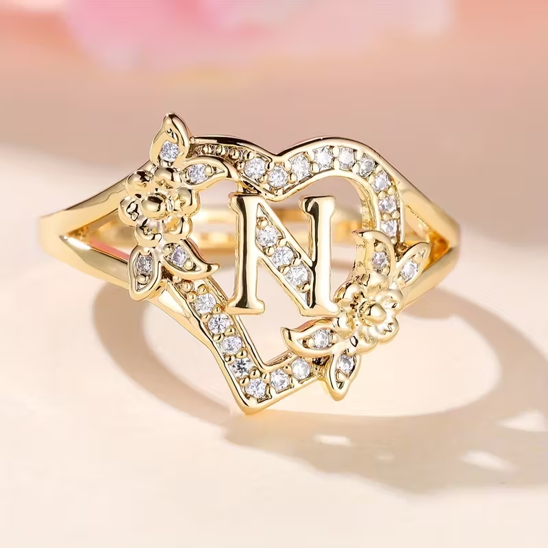 Romanttinen Kulta Sormus erityisiin hetkiin