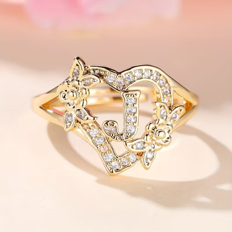 Romanttinen Kulta Sormus erityisiin hetkiin