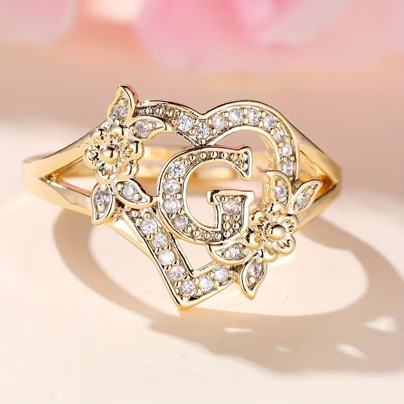 Romanttinen Kulta Sormus erityisiin hetkiin