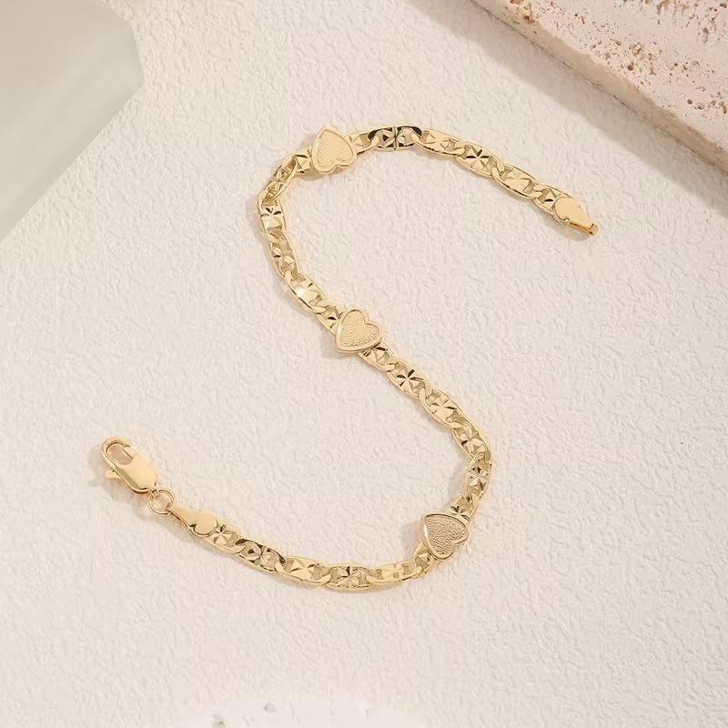 Klassinen Kulta Rannekoru ajattomalla viehätyksellä