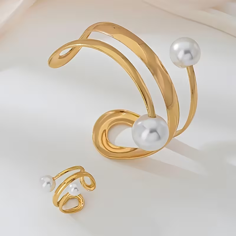 Hurmaava Kulta Korusetti jokaiseen tilaisuuteen