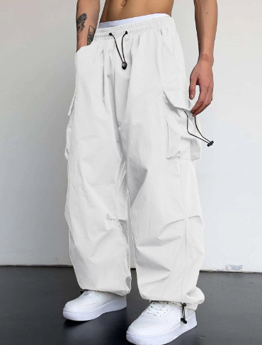 Effortlessly Elegant Pants with a Timeless Design