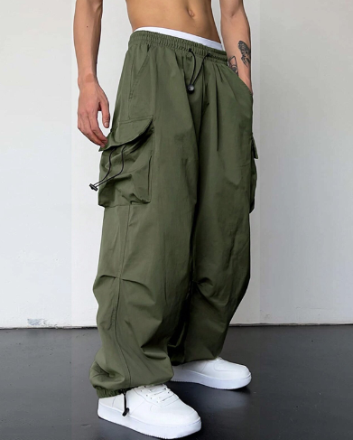 Effortlessly Elegant Pants with a Timeless Design