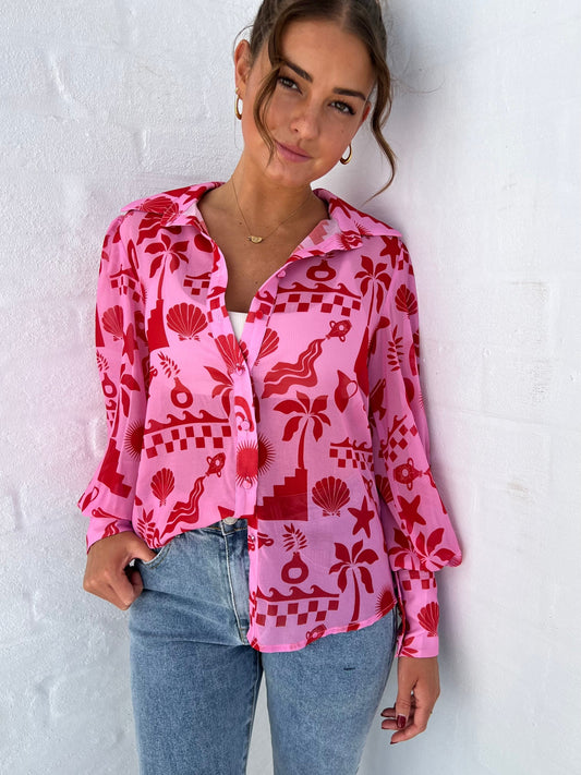 Classic Vintage Blouse with a Flattering Fit
