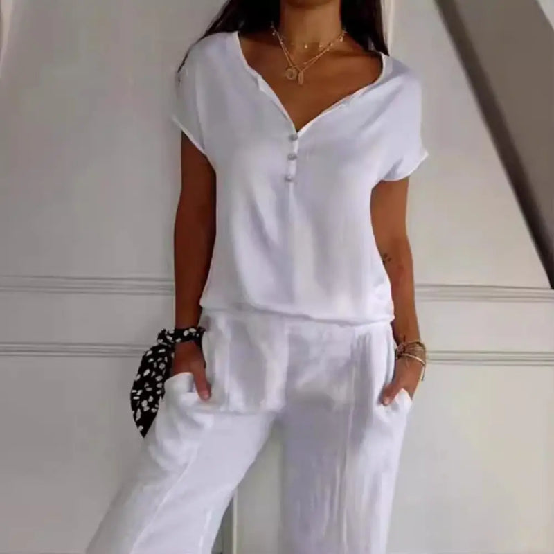 Well Tailored Blouse with a Graceful Silhouette