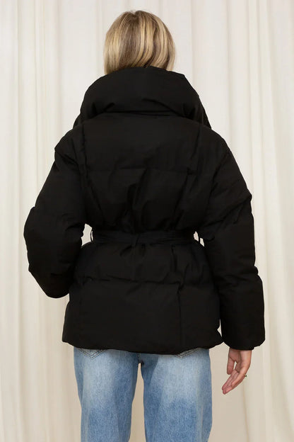 Well Tailored Jacket with a Graceful Silhouette