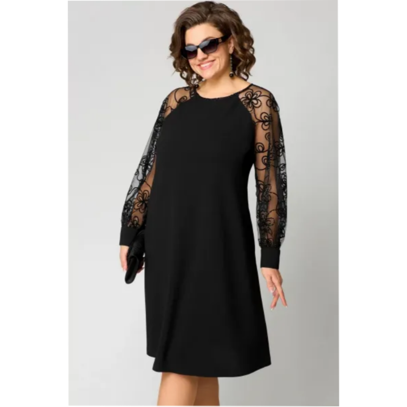 Beautifully Finished Dress in a Timeless Design