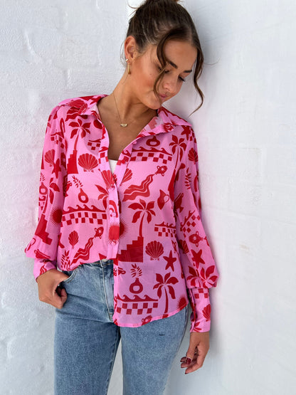 Classic Vintage Blouse with a Flattering Fit