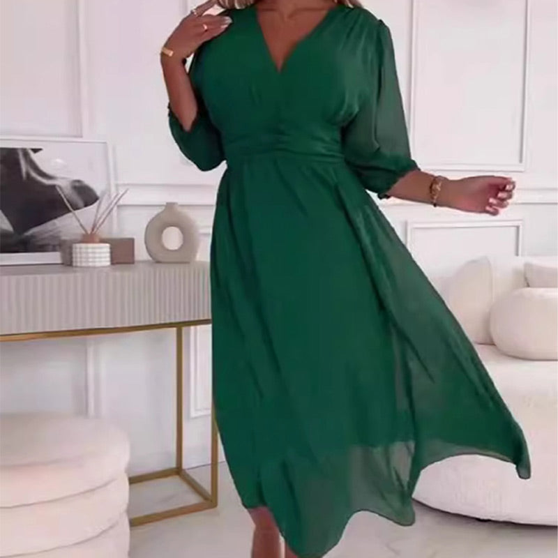 Well Tailored Dress with a Graceful Silhouette
