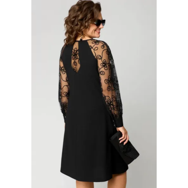 Beautifully Finished Dress in a Timeless Design