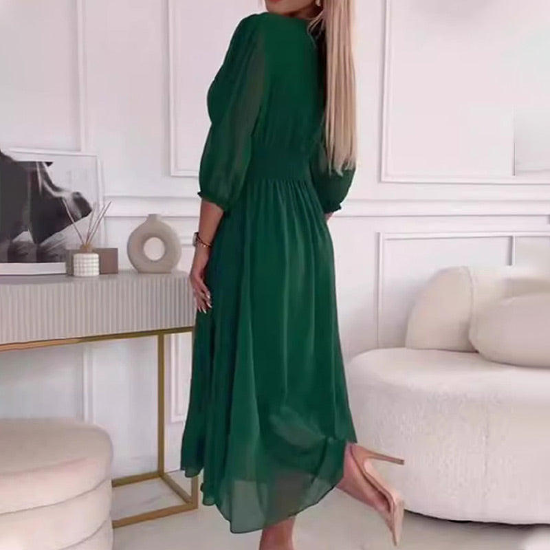 Well Tailored Dress with a Graceful Silhouette