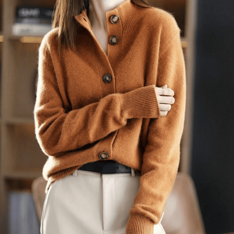 Effortlessly Elegant Cardigan with a Timeless Design