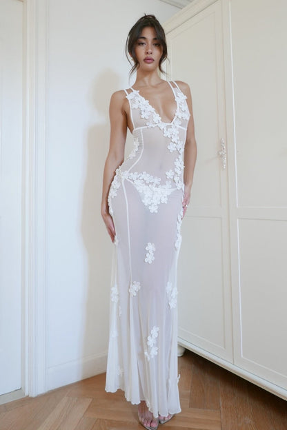 Beautifully Finished Dress in a Timeless Design